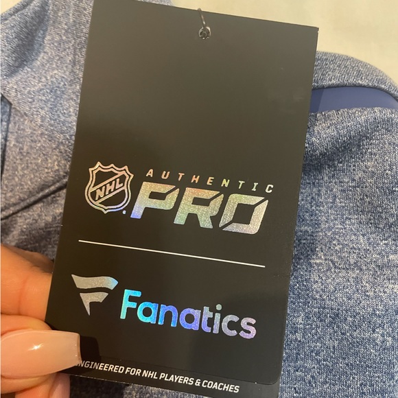 NWT Leafs quarter zip sweater - Picture 3 of 4